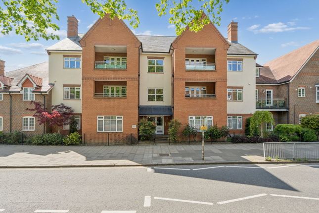 2 bed property, in Woodman House, £495,000