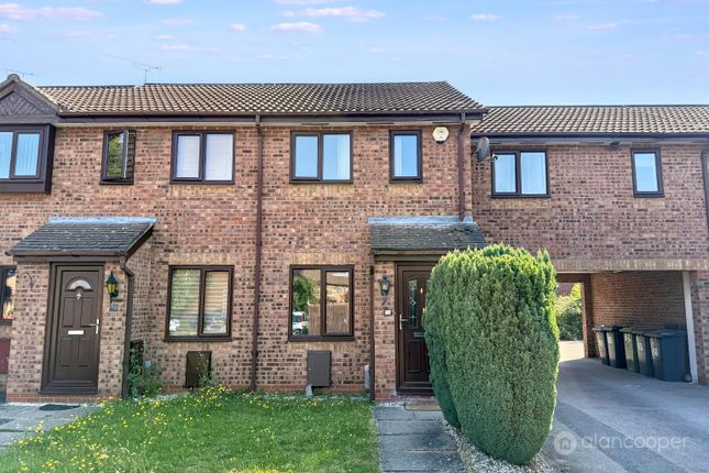 2 bed property, in Kenilworth Drive, £170,000