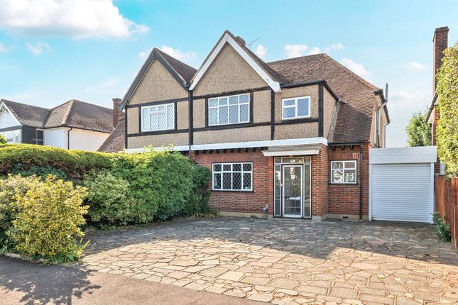 4 bed property, in Meadow Close, £1,000,000