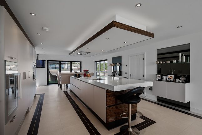 5 bed property, in Devonian House, £650,000