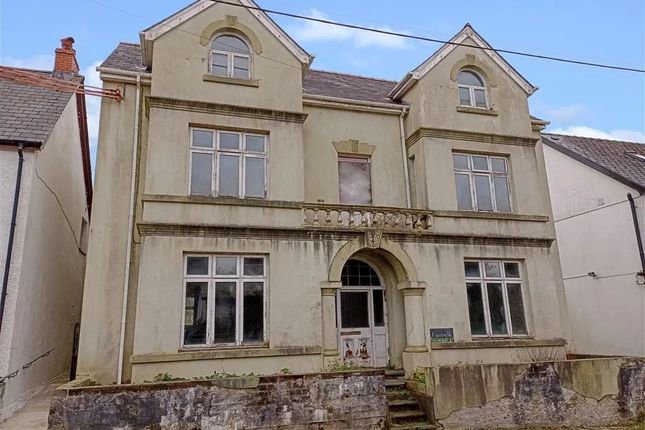 6 bed property, in Cartrefle, £165,000