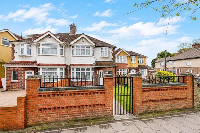 3 bed property, in Bath Road, £600,000