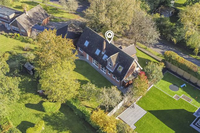 4 bed property, in Oakway, £850,000