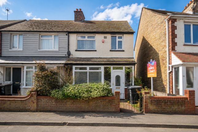 3 bed property, in Nash Court Road, £260,000