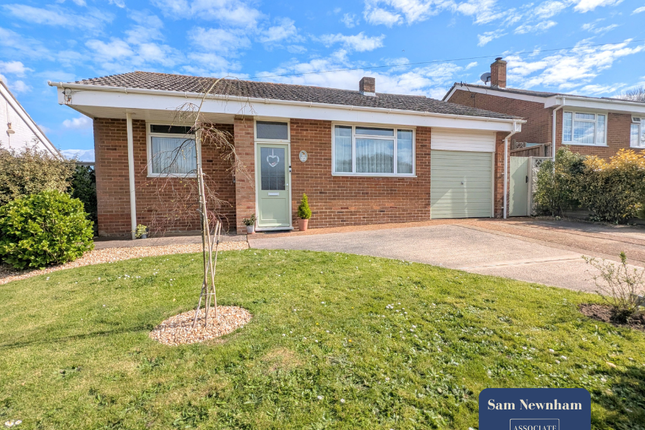 2 bed property, in Greenlydd Close, £345,000