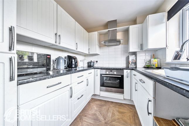 1 bed property, in Ashcombe Park Road, £135,000