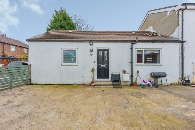 2 bed property, in Brinnington Road, £125,000