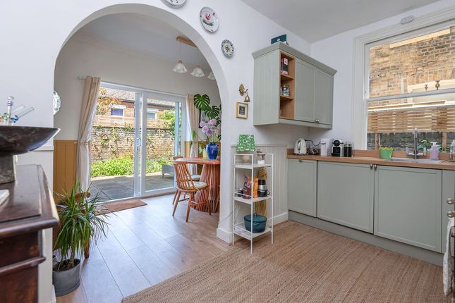 2 bed property, in Danehurst Street, £795,000