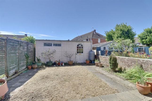 3 bed property, in Grove Road, £325,000