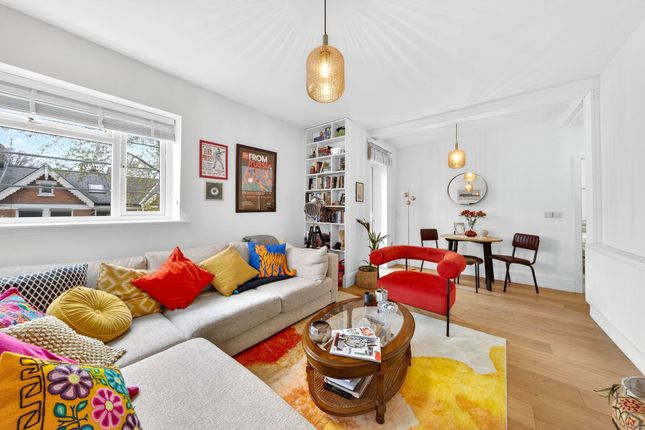 3 bed property, in Clapham Road, £550,000