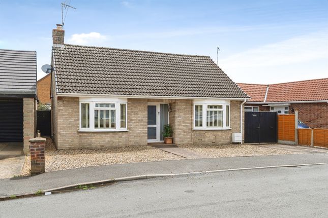 3 bed property, in Newlands Avenue, £375,000