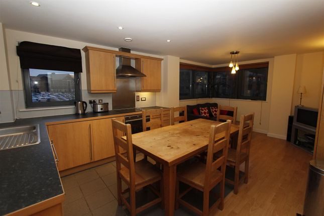 2 bed property, in Velocity West, £190,000