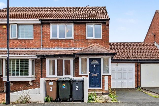 3 bed property, in Woodcroft Close, £70,000