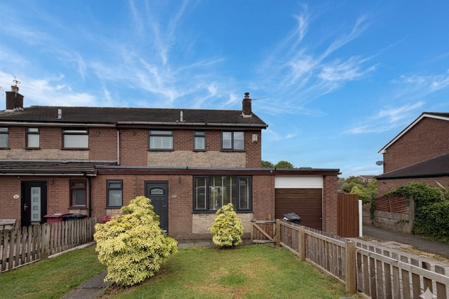 3 bed property, in Stocks Park Drive, £330,000