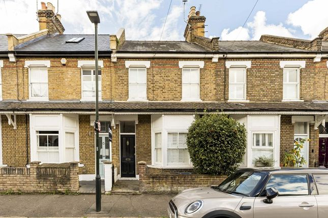 2 bed property, in Avenue Road, £725,000