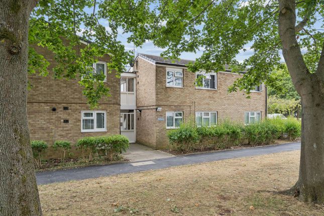 1 bed property, in Mildmay Road, £140,000