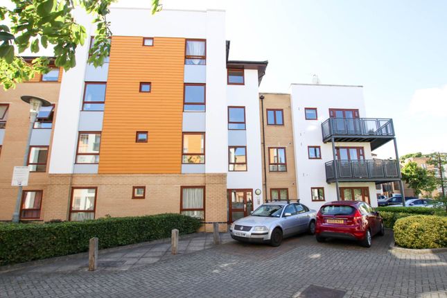 2 bed property, in Calender Street, £270,000