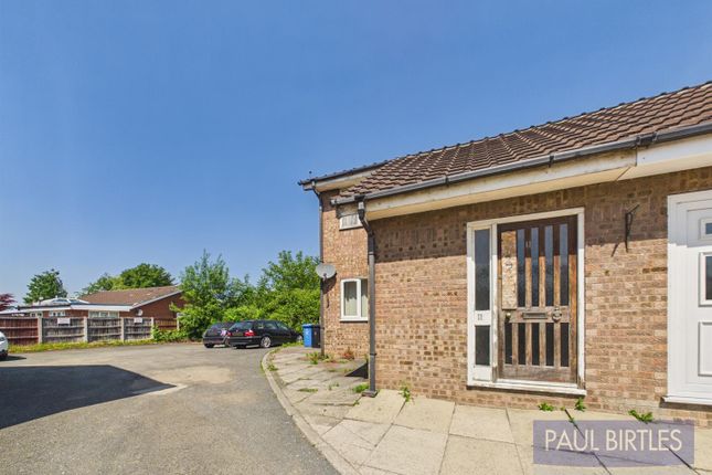 2 bed property, in Widecombe Close, £150,000