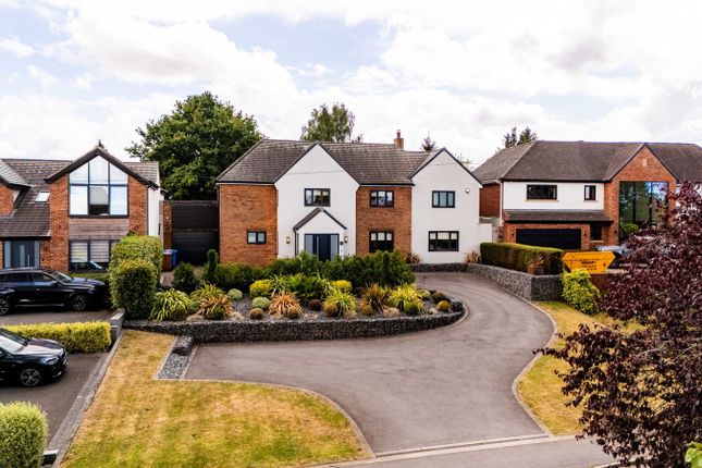 4 bed property, in Pinfold Hill, £1,050,000