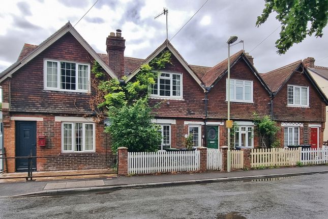3 bed property, in Leigh Road, £180,000