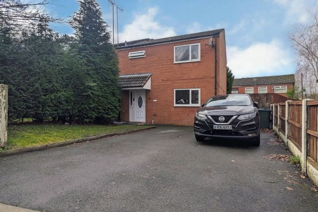 3 bed property, in Lowcroft, £165,000