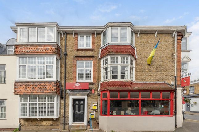 2 bed property, in Thames Street, £1,000,000