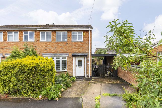 3 bed property, in Blue Bell Close, £230,000