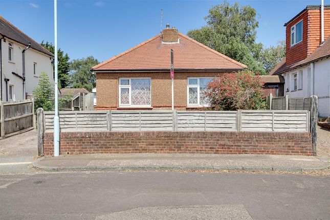 2 bed property, in Seldens Way, £370,000