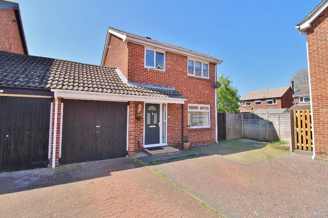 3 bed property, in Kestrel Close, £379,995