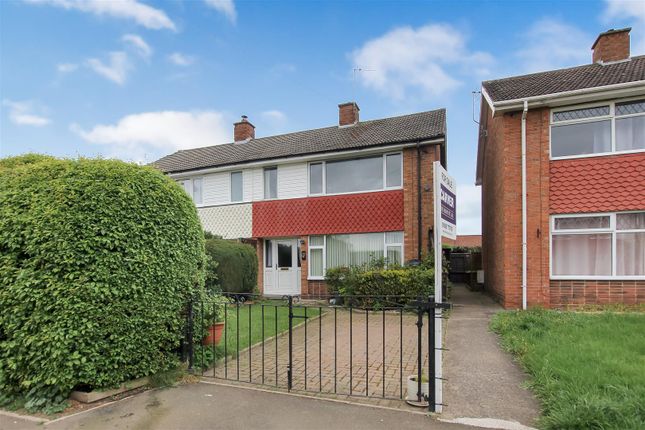 2 bed property, in Forest Road, £164,950