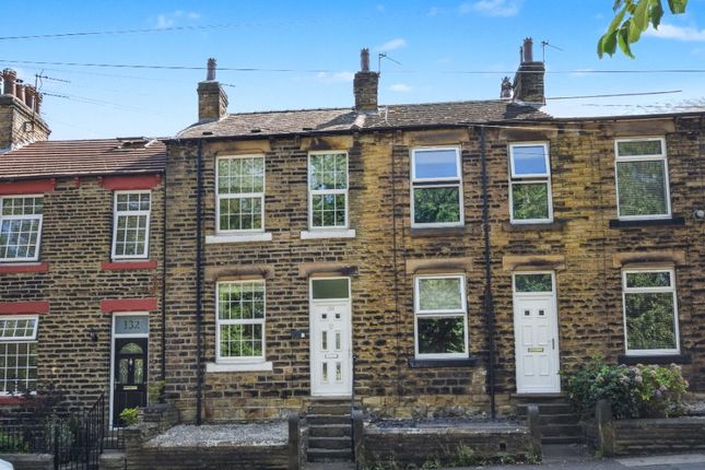 2 bed property, in Manor Road, £150,000