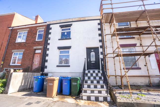 2 bed property, in Park Road, £73,500