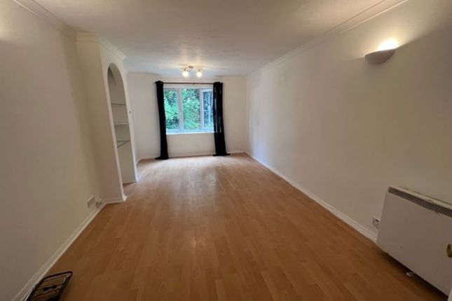 2 bed property, in Pavilion Way, £295,000
