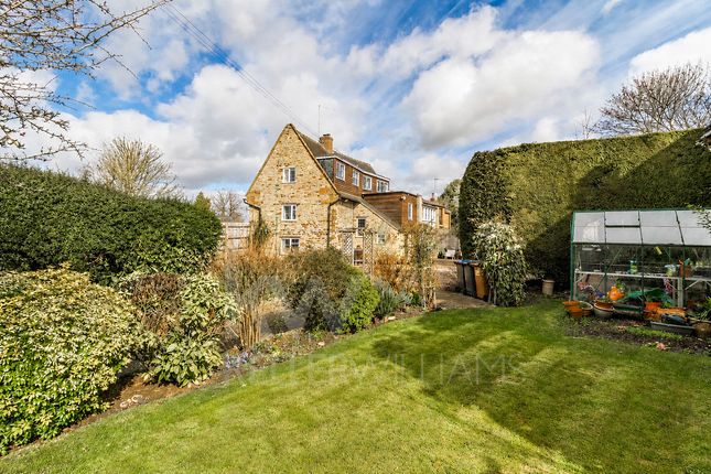 4 bed property, in High Street, £700,000