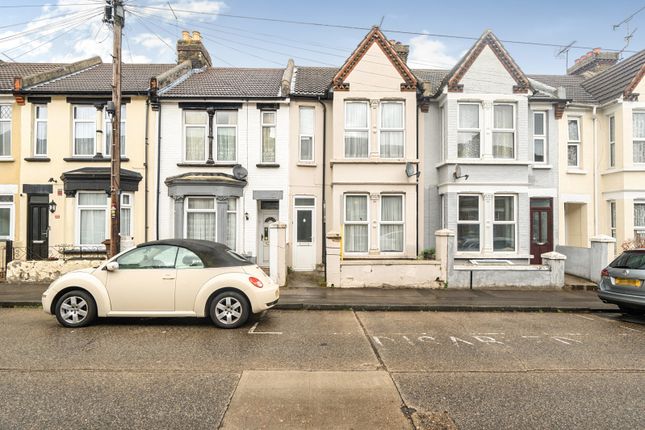 3 bed property, in Balmoral Road, £275,000