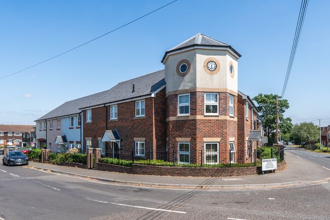 2 bed property, in Chapel Drove, £215,000