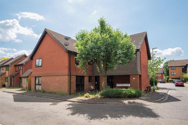 1 bed property, in Ryeland Close, £180,000