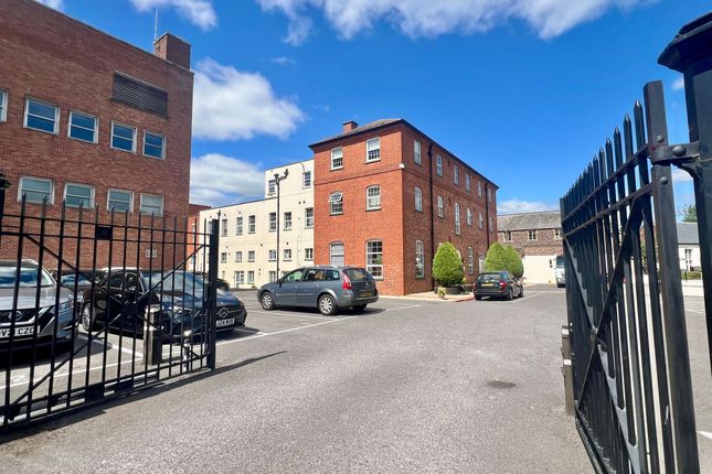 2 bed property, in Whirligig Lane, £220,000