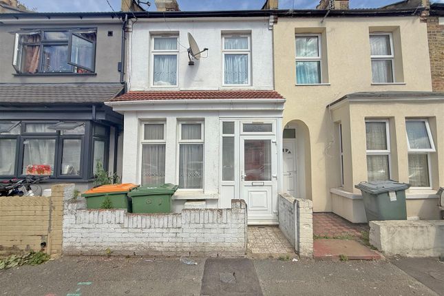 3 bed property, in Belton Road, £500,000