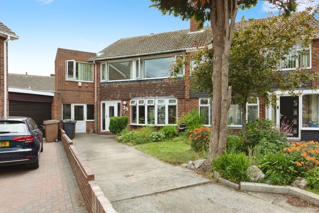 5 bed property, in Cleehill Drive, £349,000