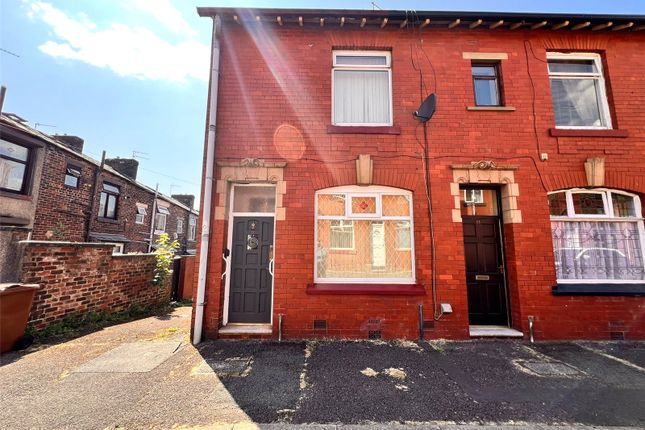 2 bed property, in Fisher Street, £90,000