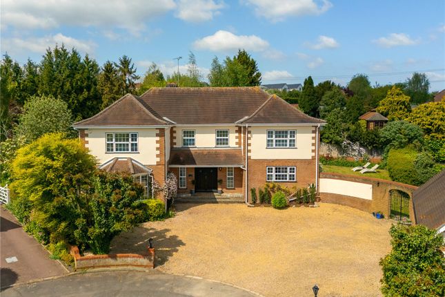 6 bed property, in Clays Meadow, £1,250,000