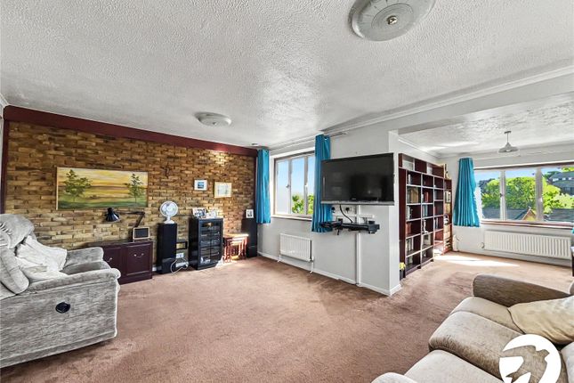 2 bed property, in Watson Avenue, £270,000