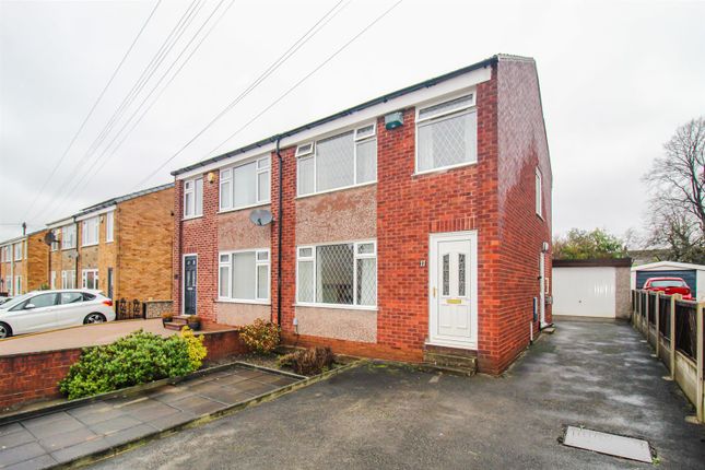 3 bed property, in Newton Close, £210,000