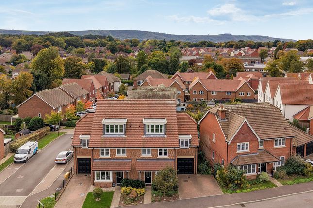 5 bed property, in Watermeadow Lane, £550,000