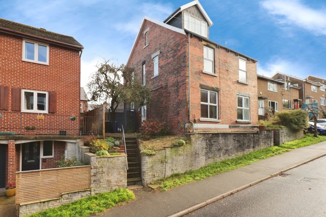 4 bed property, in Derbyshire Lane, £305,000