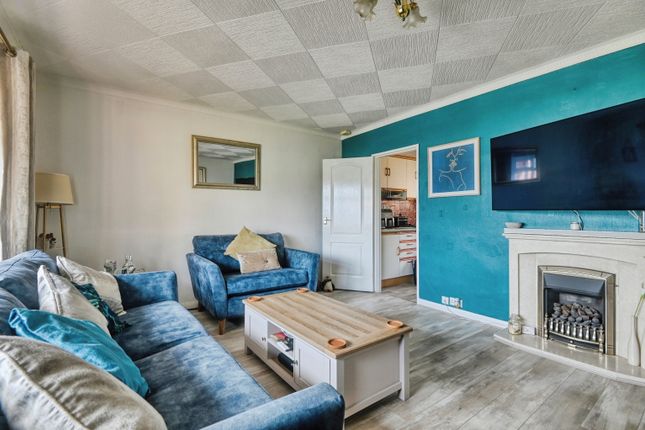 3 bed property, in Falcon Lodge Crescent, £260,000