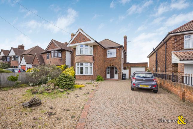 3 bed property, in Shepherds Lane, £800,000