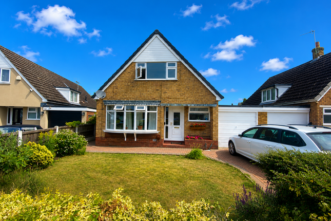 2 bed property, in Hawthorne Drive, £300,000