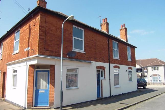 2 bed property, in Northcote Road, £160,000